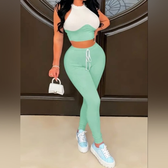 Pants - Cute two-piece set 🤍💚